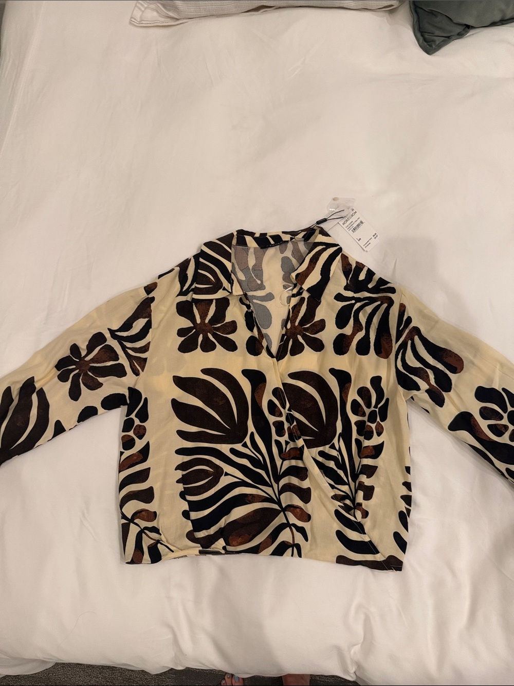 T Tahari Cream and Brown Tropical Leaf Print Long-Sleeve Top